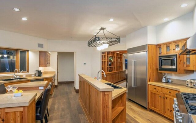 Slopeside Villa by Exceptional Stays