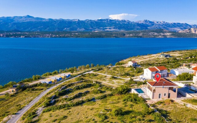 Amazing Home in Novigrad With 5 Bedrooms, Wifi and Outdoor Swimming Pool