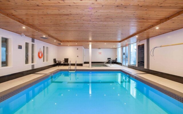 Sandman Hotel & Suites Calgary South