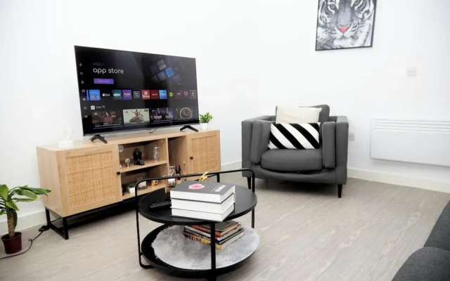 Apartment-sleeps4-streetparking-balcony-duplex