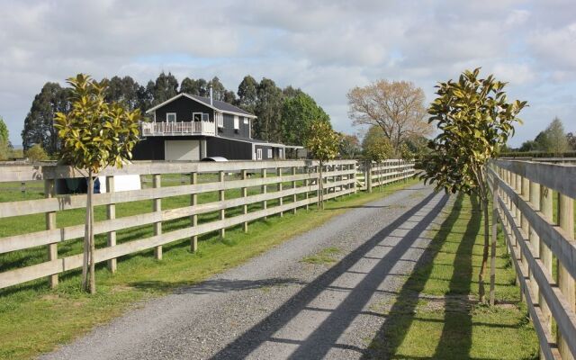 Prairies Grange Bed & Breakfast