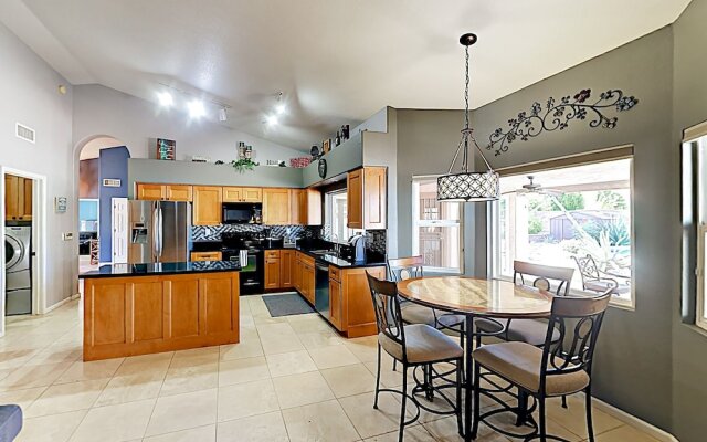 747 Phoenix - 4 Br Home