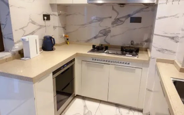 Hongshan 6979 Girls' Youth Apartment