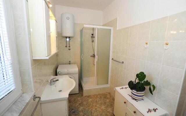 Apartments Luka & Sara