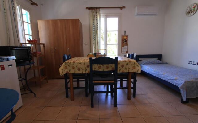 Smaragda Rooms & Studios