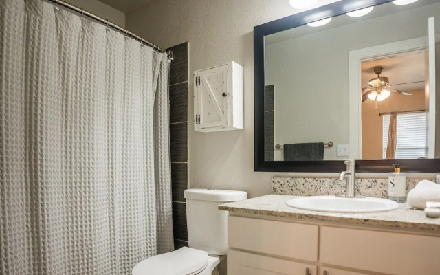 Fredericksburg Fun 3 Bedroom Apts by Redawning