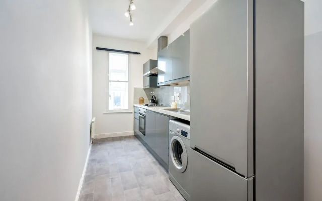 Beautiful Flat Near the Center 11 min