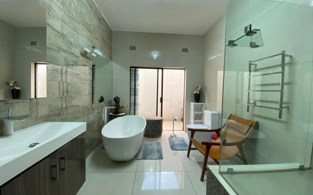 The Ridgeback, 4 Bedroom House Bryanston