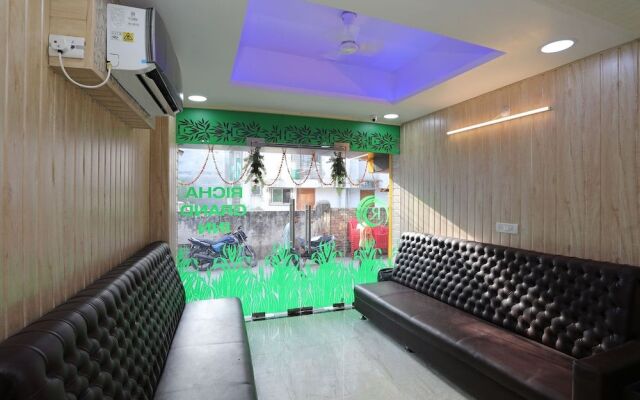 OYO 22697 Richa Grand Inn