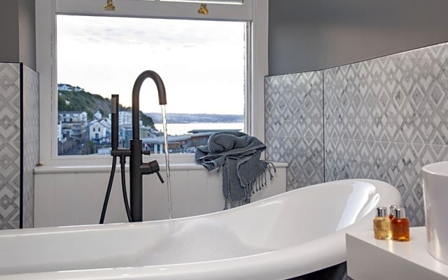 Leader, Maritime Suites