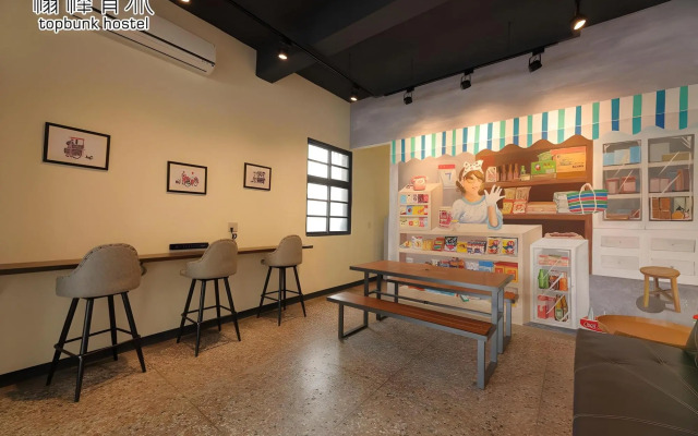 Topbunk Hostel