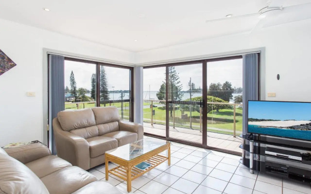 Oxley 8 at Tuncurry