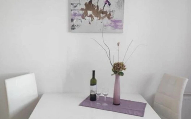 Jadranka - Free Parking and Grill - A1-purple