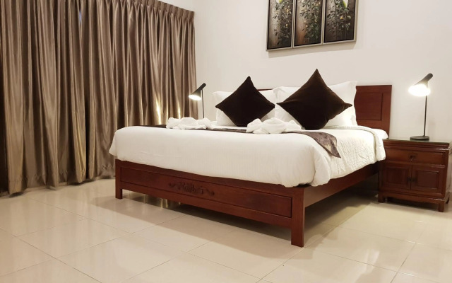 Heeren Straits Hotel