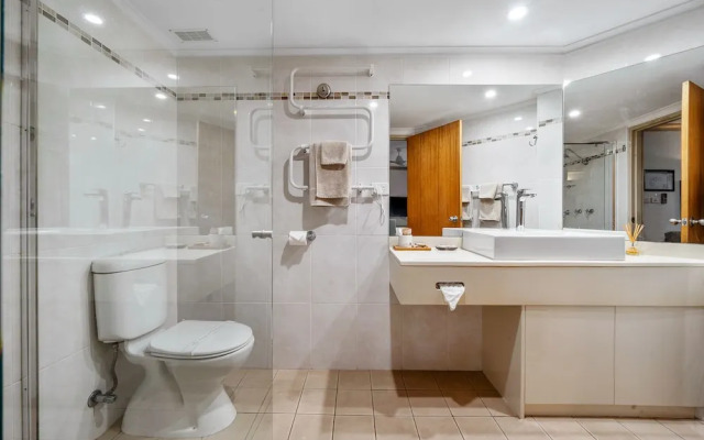 Oasis Inn Ulladulla - Guest 18 Years and Older