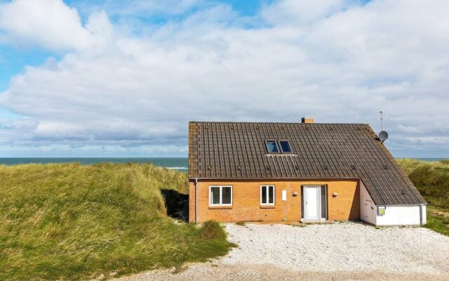 10 Person Holiday Home in Frostrup