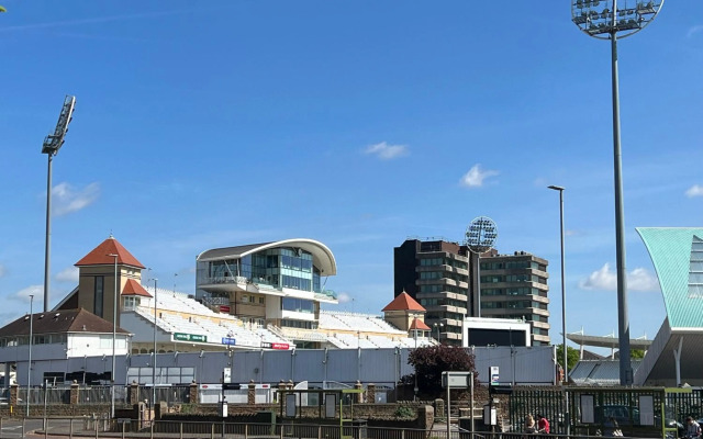 Comfortable King Bed - location - leisure - Contractors - Parking