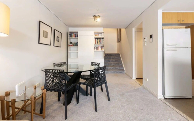 Apartment in Iconic Fingerwharf