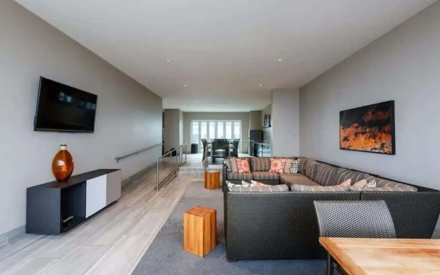 Stunning CozySuites on Elm St. 11