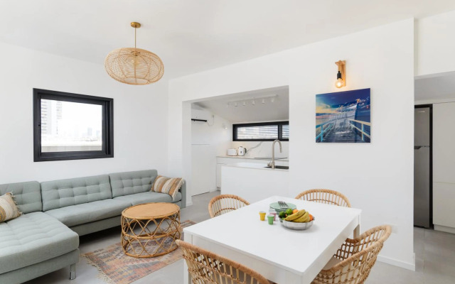 New 4BR Penthouse steps to the beach by HolyGuest