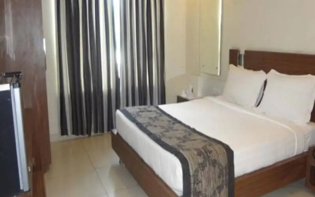 Hotel Sheela Shree Plaza