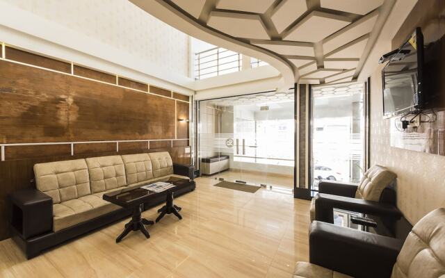 OYO 11414 Hotel Silver Suites