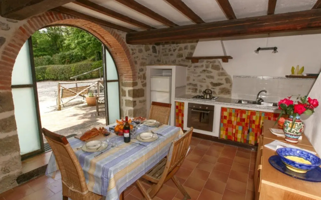 Holiday House Overlooking Lake Near Tuscany