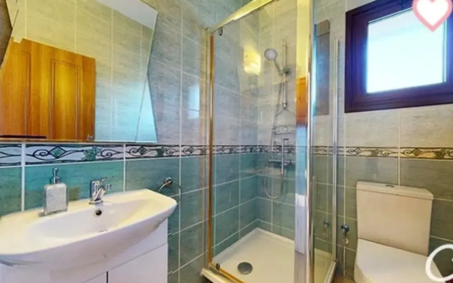 Marina Magic Sunset Villa-pool-parking-3br