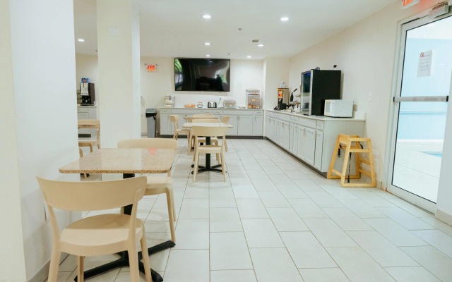 Clarion Pointe-Dillard near Blue Ridge Mountains