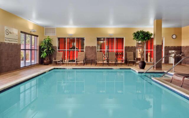 Hampton Inn & Suites Detroit / Airport - Romulus