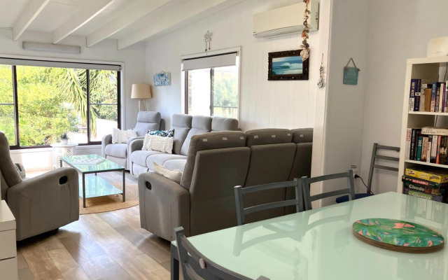 Shellharbour Beach Cottage - walk onto Patrolled beach with flags in summer