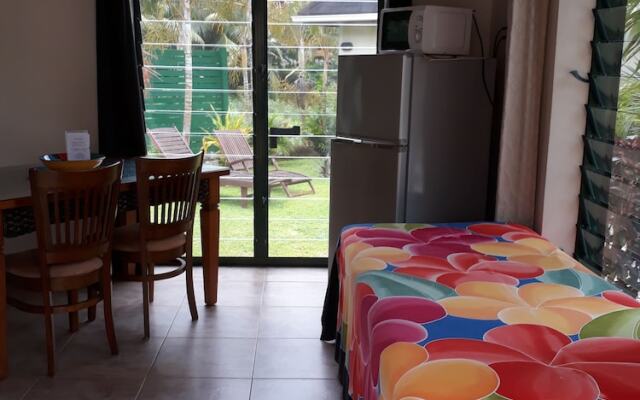Dorothy's Muri Beach Bungalows