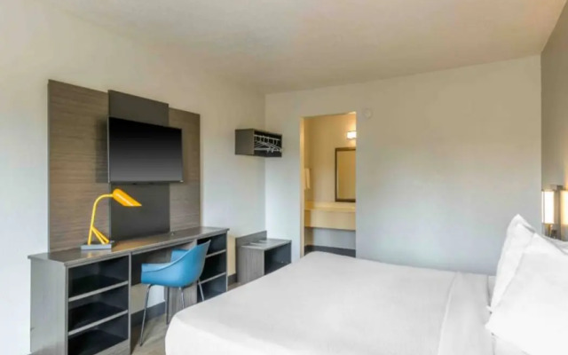 Motel 6 Spring Hill, FL - Weeki Wachee