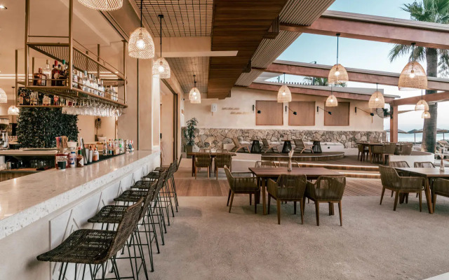 Alexandra Beach Hotel