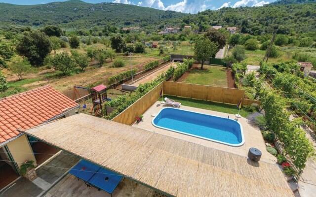 Beautiful Home in Banj With Wifi and 5 Bedrooms