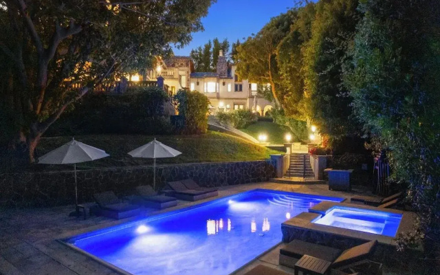 Carolwood - Modern Tuscan Villa With Rolling Lawns and Loggia in Holmby Hills