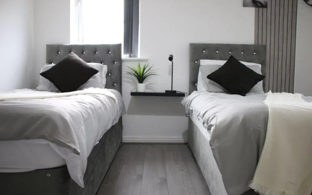 3 Bedroom House Close to City Centre/ Free Parking