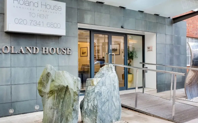 Pleasant Apartment In London Near Ismaili Center