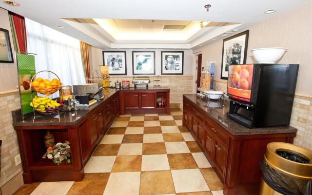 Country Inn & Suites By Radisson, Toronto Mississa