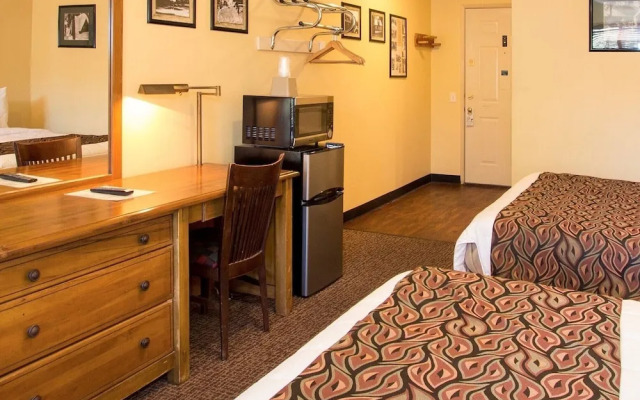 Holiday Haus Motel
