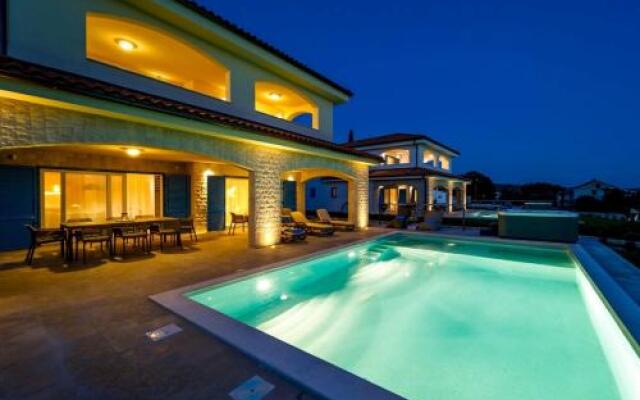 Luxury Villa Loma 2