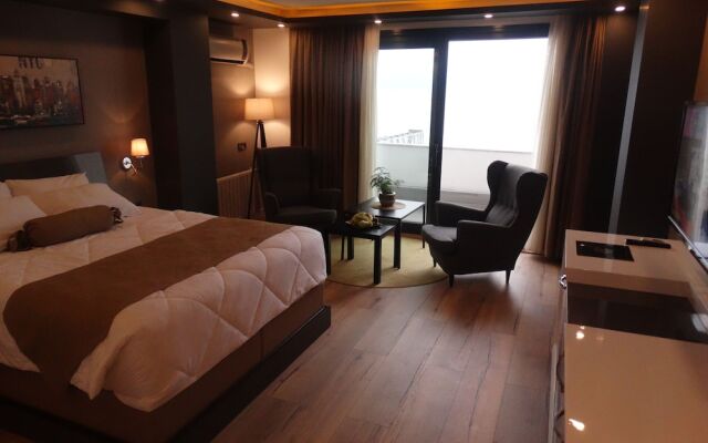 Yakamoz Hotel & Restaurant