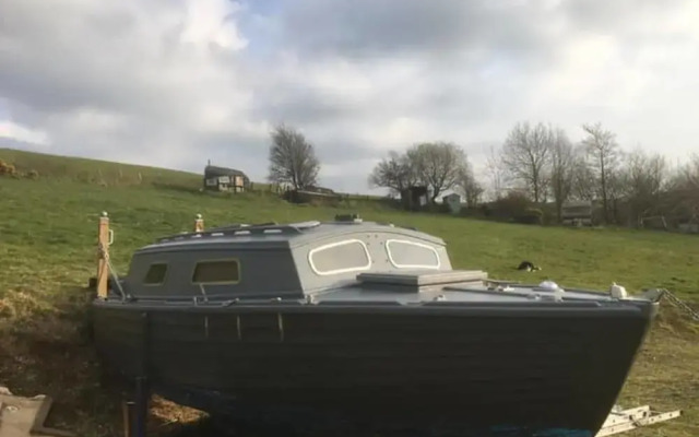 Boatel No. 2 'madrigal'