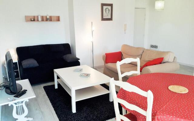 2 pieces terrasse parking au calme PHEOBUS