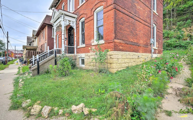 < 1 Mi to Downtown: Historic Dubuque Gem!