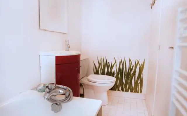 Lovely Marais Sudio with Mezzanine (94)