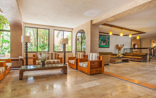 Costa De Oro Beach Hotel