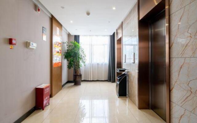 Yester Hotel (Yuxi Taobao Street Wanda Plaza)