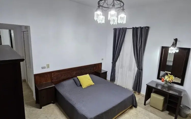 Villa - Sleeps 6 - Heated Pool - Garden - Parking