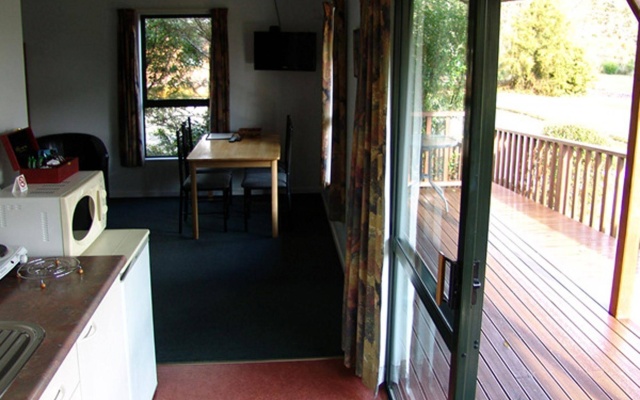 Lake Brunner Country Motel & Holiday Park – Guest Rooms – Moana